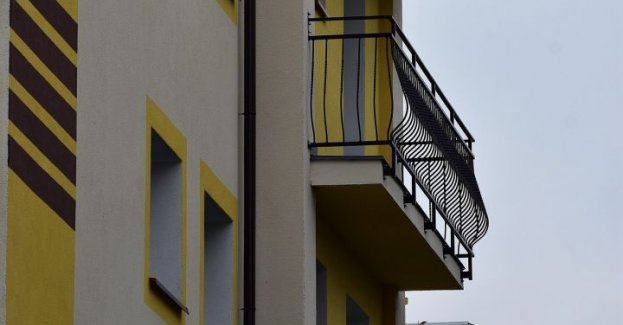 Wyrzucili znajomego przez balkon. Odpowiedzą za usiłowanie zabójstwa