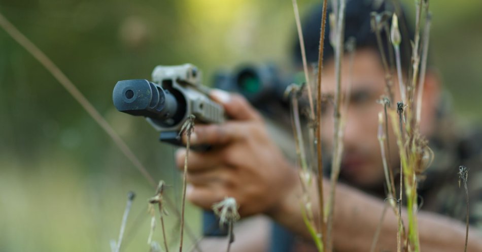 zdjęcie: Strzelali z wiatrówki, zniszczyli miejski autobus. / v21144713