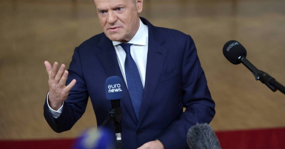 zdjęcie: Premier: nie zmarnujmy wzajemnego zaufania w relacjach transatlantyckich / epa12671570 Premier Polski Donald Tusk przemawia do mediów, gdy przybywa na nieformalne spotkanie członków Rady Europejskiej w Brukseli, Belgia, 22 stycznia 2026 r. Liderzy UE organizują pilny, nieformalny szczyt, aby zająć się eskalacją napięć transatlantyckich dotyczących Grenlandii i nowych zagrożeń handlowych ze strony USA. EPA/OLIVIER MATTHYS Dostawca: PAP/EPA.