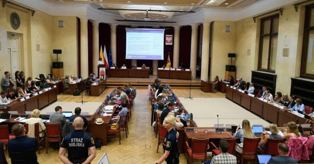 Radni podwyższyli stypendia sportowe, a także dodatki dla nauczycieli