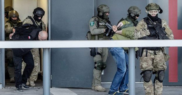 Antyterroryści ćwiczą w metrze; ruch pociągów wstrzymany