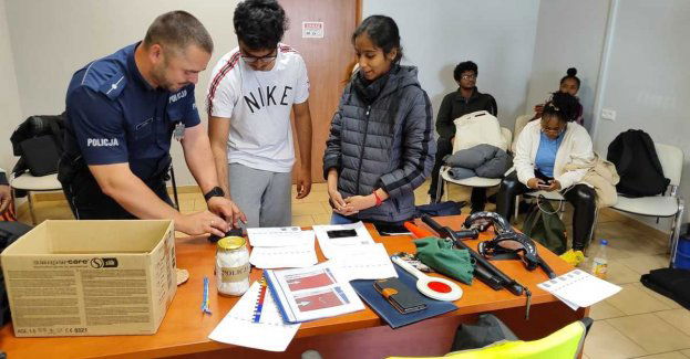 Studenci Uniwersytetu Medycznego w Poznaniu odwiedzili wągrowieckich policjantów