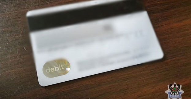 69-latek znalazł kartę bankomatową i postanowił robić sobie przy jej użyciu zakupy