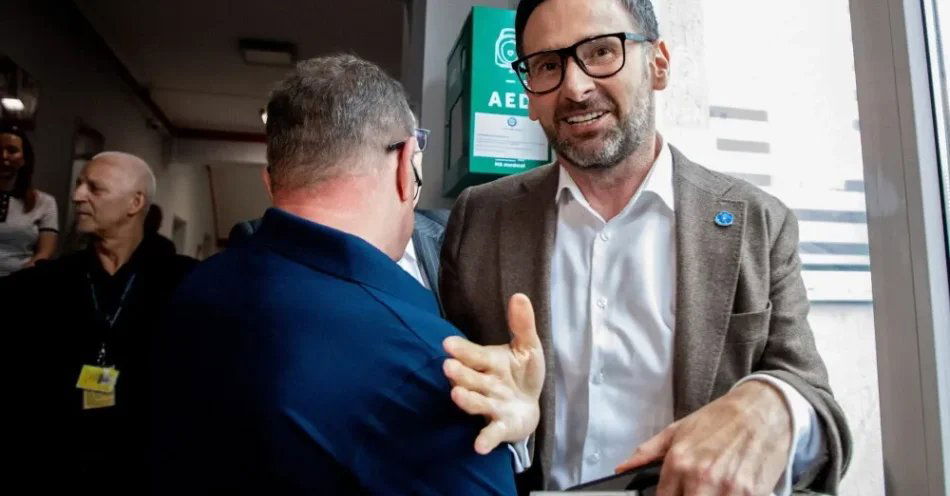 zdjęcie: Dwa śledztwa związane próbą wejścia europosła Daniela Obajtka do IKS „Solino” / Inowrocław, 09.07.2026. Europoseł Daniel Obajtek (P) i prezes Solino Wojciech Kotlarek (L) po konferencji prasowej przed zakładem IKS Solino w Inowrocławiu, 9 bm. Konferencja dotyczyła sytuacji w zakładach Solino. (ad) PAP/Agnieszka Bielecka