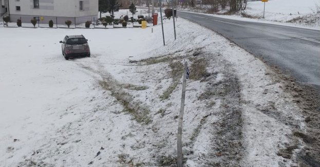 Bus nie ustąpił pierwszeństwa i uderzył w osobówkę w Syryni