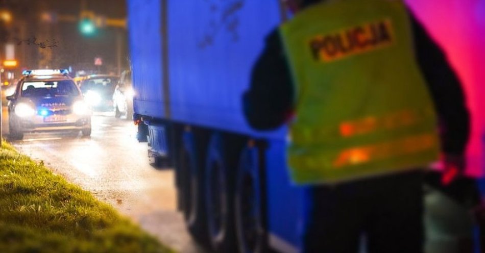 zdjęcie: Łomża: Kontrole ciężarówek ujawniły 15 wykroczeń / fot. KMP Łomża