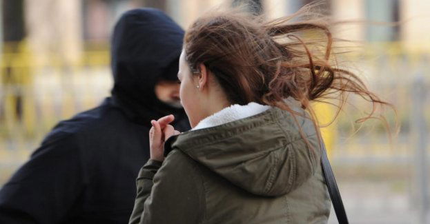 Silny wiatr w całym kraju, spokojniej jedynie na południu