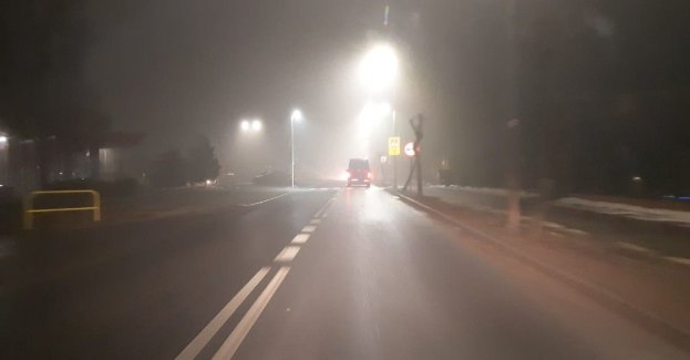 Gęsta mgła na drogach Jak bezpiecznie jeździć