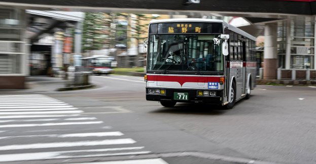 Bez powodu wepchnął 39-latka pod autobus