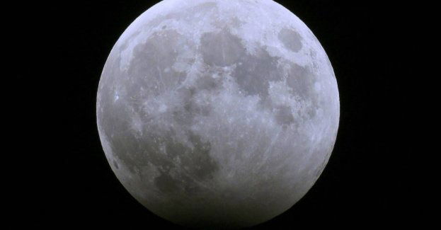 Na asteroidach i Księżycu może istnieć nieznany pierwiastek