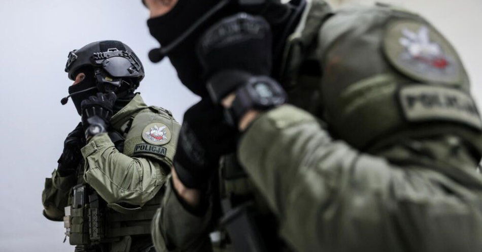 zdjęcie: CBŚP rozbiło grupę odpowiedzialną za nielegalne składowanie odpadów / Warszawa, 19.12.2022. Funkcjonariusze CBŚP w Warszawie - zdjęcie ilustracyjne. (ls/ibor) PAP/Leszek Szymański