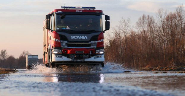 Kilkaset interwencji strażaków w związku z silnym wiatrem i podtopieniami