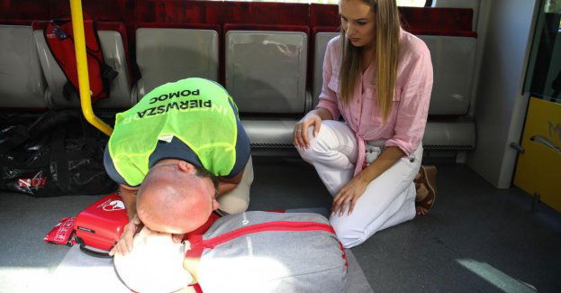Nie bójmy się ratować ludzkiego życia. Szkolenie w pociągu SKM