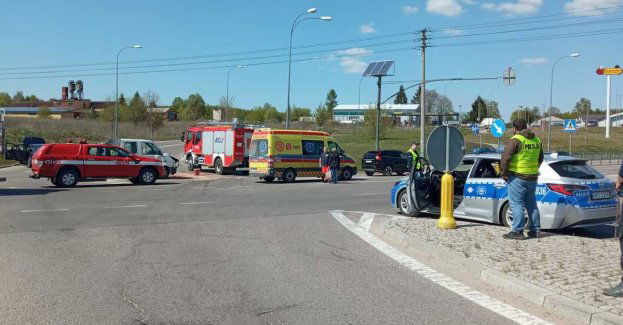 Policjanci pracowali na miejscu wypadku drogowego