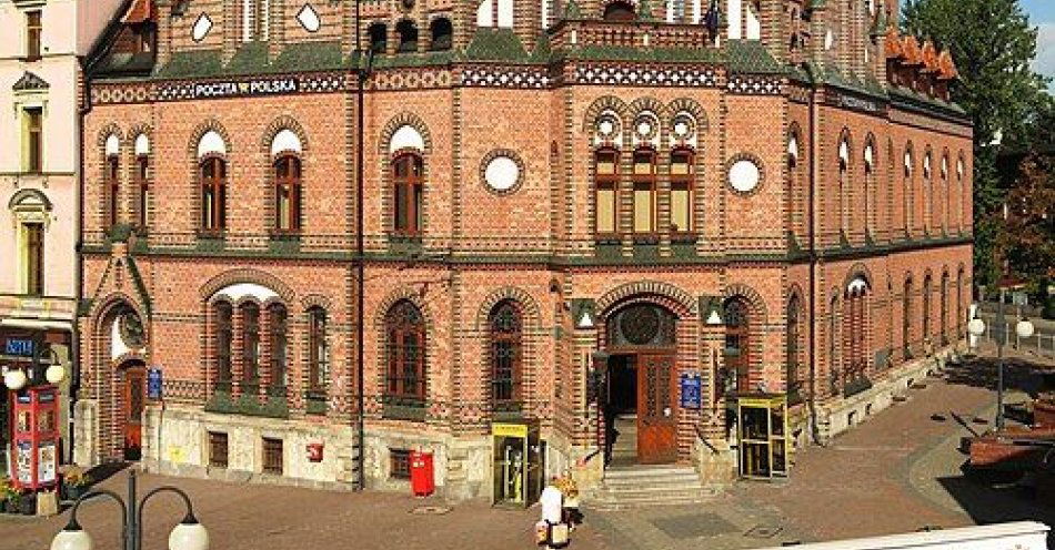 zdjęcie: Leszek Pietraszek nowym szefem Górnośląsko-Zagłębiowskiej Metropolii / Poczta w Chorzowie, fot. Paweł Szeliga, CC BY-SA 4.0, https://commons.wikimedia.org/wiki/File:Chorzow_poczta2.jpg
