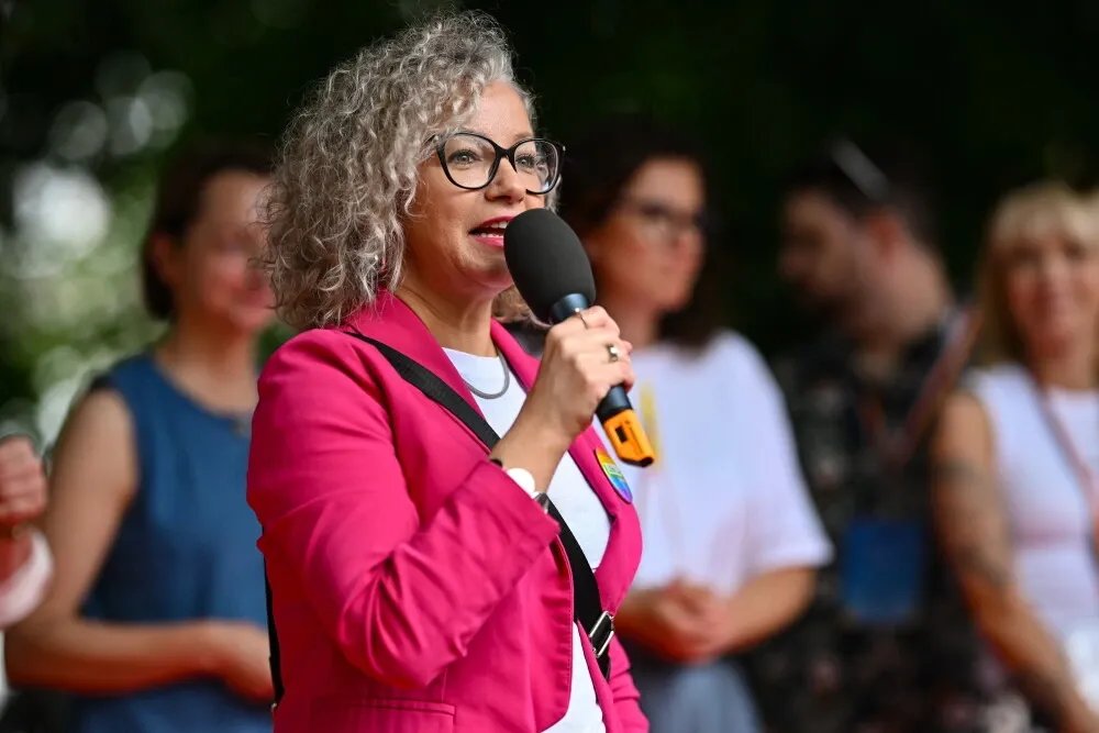 zdjęcie: Kotula: wspólne rozliczenie podatkowe par jednopłciowych to priorytet / Gdańsk, 06.06.2026. Pełnomocniczka rządu do spraw równości Katarzyna Kotula podczas XI Trójmiejskiego Marszu Równości w Gdańsku, 6 bm. Tegoroczna edycja wydarzenia odbyła się pod hasłem „Równość wieje od morza”. Organizatorem marszu było Stowarzyszenie na rzecz osób LGBT „Tolerado”. (amb) PAP/Marcin Gadomski