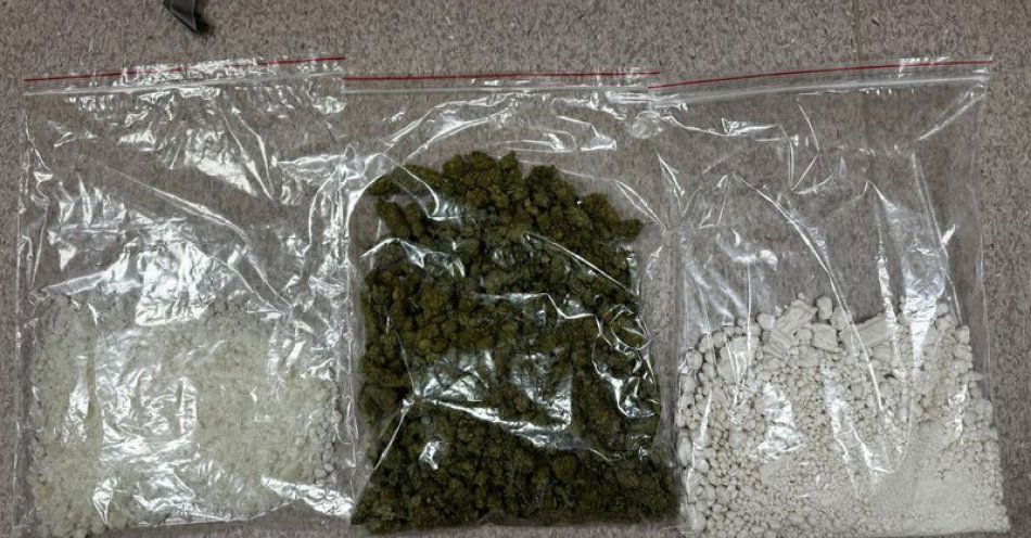 zdjęcie: Dzierżoniów: prawie 1,5 kg narkotyków zabezpieczone przez policję / fot. KPP w Dzierżonowie
