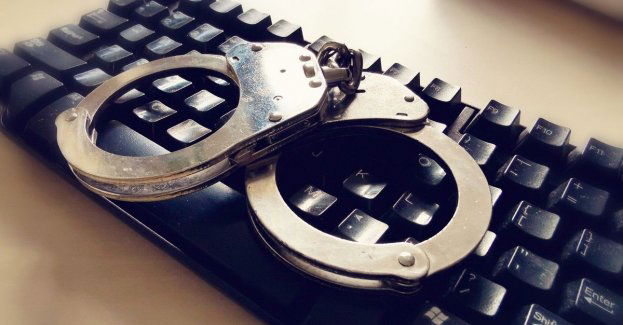 Stracił ponad tysiąc złotych, bo uwierzył oszustowi