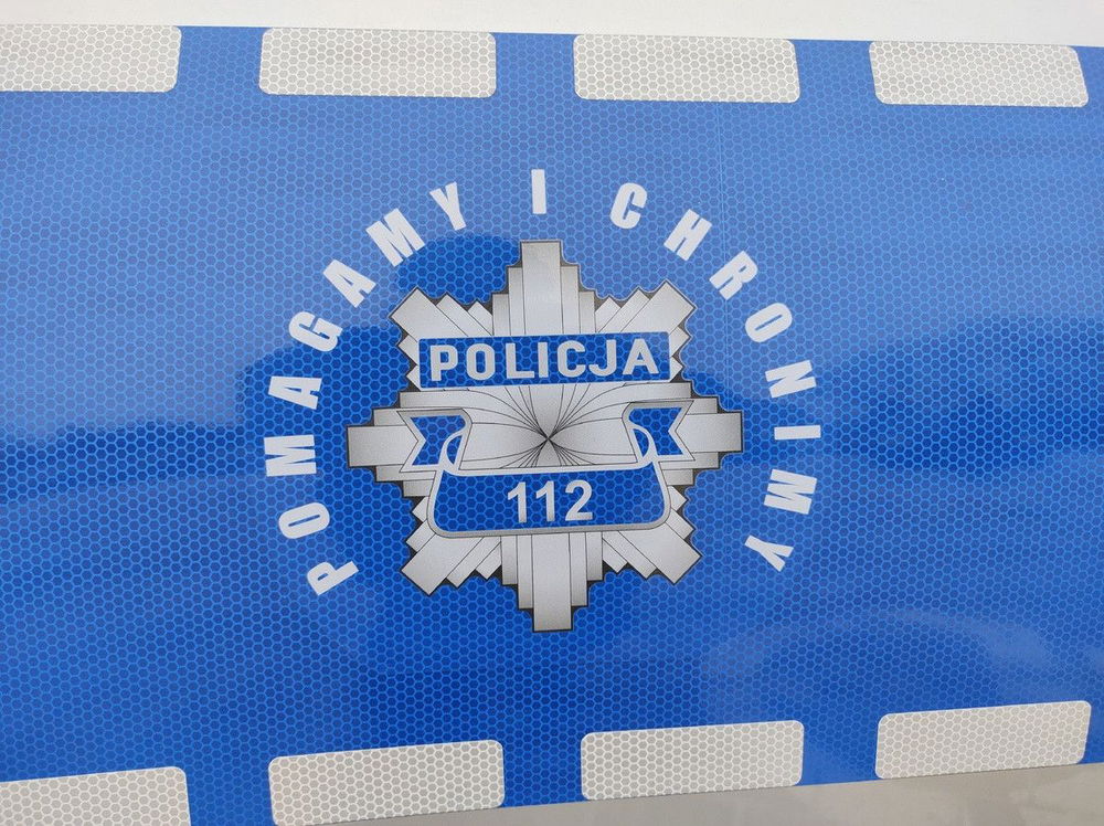 zdjęcie: Policjanci odnaleźli zdezorientowaną seniorkę i odwieźli do domu / fot. KPP Słupca Policjanci pomogli zagubionej kobiecie dotrzeć do miejsca zamieszkania