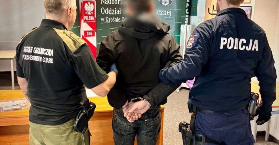 zdjęcie: Deportacja po zatrzymaniu z amfetaminą w Pile / fot. KPP Piła