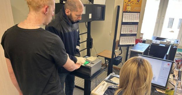 Policjanci zatrzymali sprawców rozboju z użyciem noża