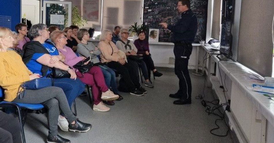 zdjęcie: Jak chronić seniorów przed oszustwami w sieci i telefonie / fot. KMP w Wrocławiu
