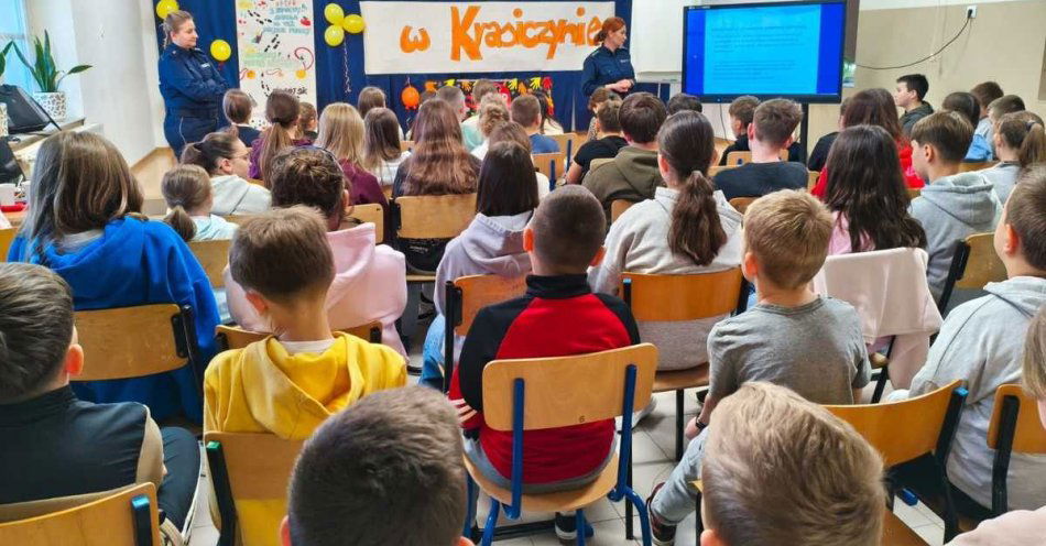 zdjęcie: Przemyscy policjanci podsumowali akcję Dzieciństwo bez przemocy / fot. KMP w Przemyślu