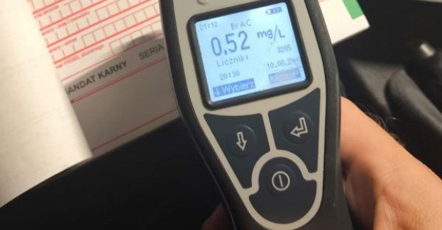 Jechał w stanie nietrzeźwości hulajnogą. Został ukarany mandatem w wysokości 2500 złotych.