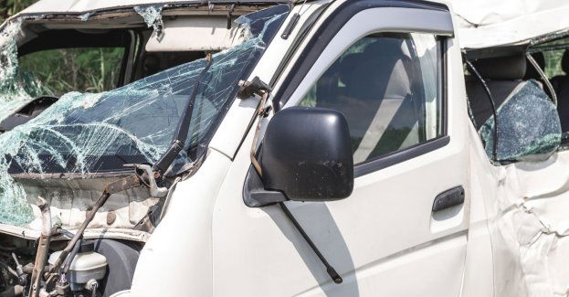 Utrudnienie na A4, doszło do zderzenia busa z samochodem ciężarowym