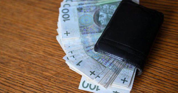 Polacy boją się o swoją przyszłość, oszczędzają na czarną godzinę