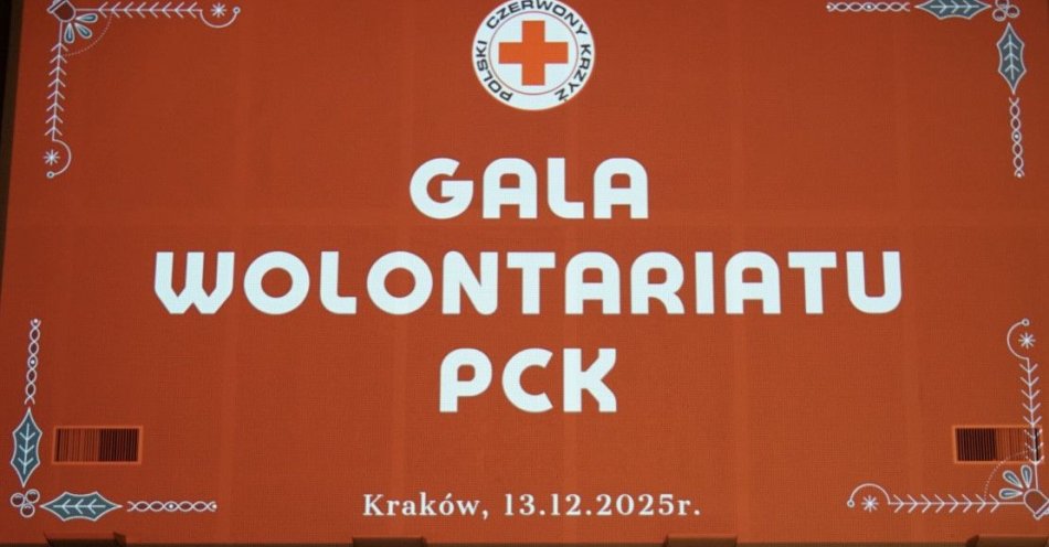 zdjęcie: Komendant i policjanci wyróżnieni na Gali PCK w Krakowie / fot. KMP w Suchej Beskidzkiej