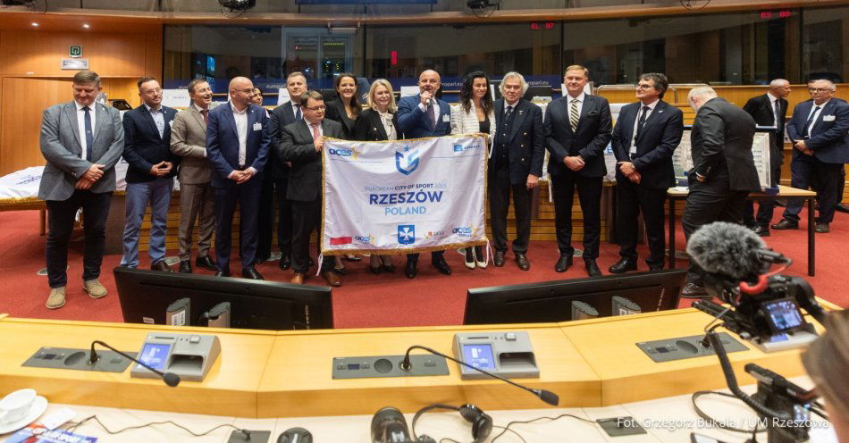 zdjęcie: Rzeszów odebrał tytuł Europejskiego Miasta Sportu 2026 w Parlamencie Europejskim / fot. nadesłane
