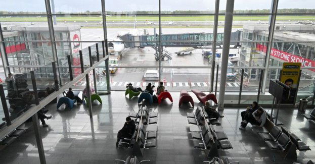 Szef MON: przebudowa wrocławskiego lotniska w części wojskowej i cywilnej to koszt ponad 2 mld zł