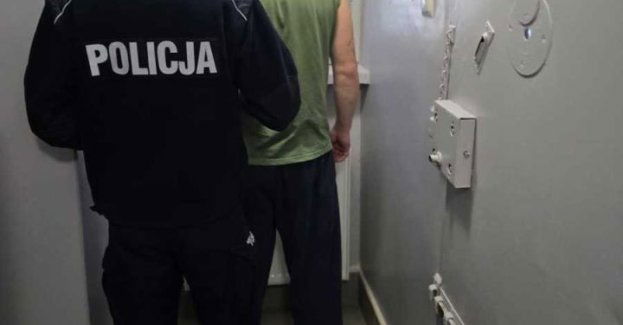 Pijany kierowca z dożywotnimi zakazami uderzył w radiowóz