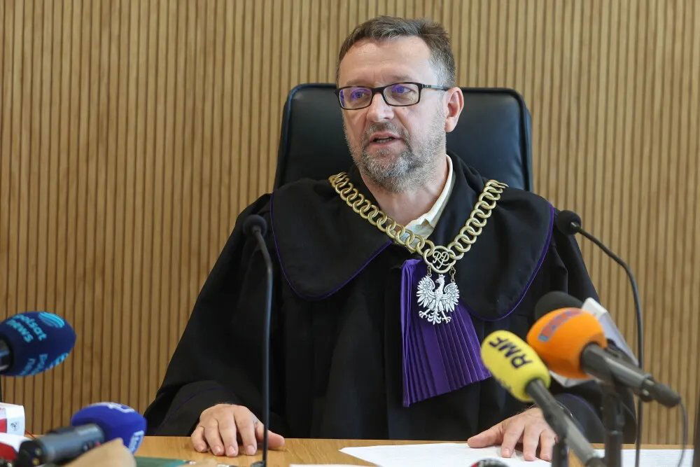 zdjęcie: 14 lat więzienia dla oskarżonego o pedofilię ks. Jacka K. z diecezji sosnowieckiej / Katowice, 09.09.2026. Sędzia Piotr Głogowski w Sądzie Rejonowym w Katowicach, 9 bm. Sąd ma wydać wyrok w procesie duchownego z diecezji sosnowieckiej, oskarżonego o pedofilię. (ad) PAP/Art Service