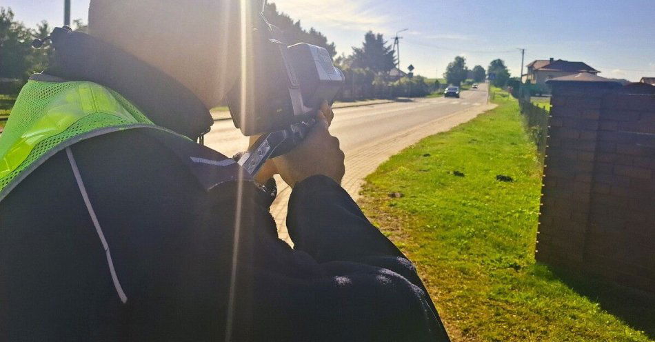 zdjęcie: 71 letni kierowca stracił prawo jazdy za 107 km/h / fot. KPP Wysokie Mazowieckie