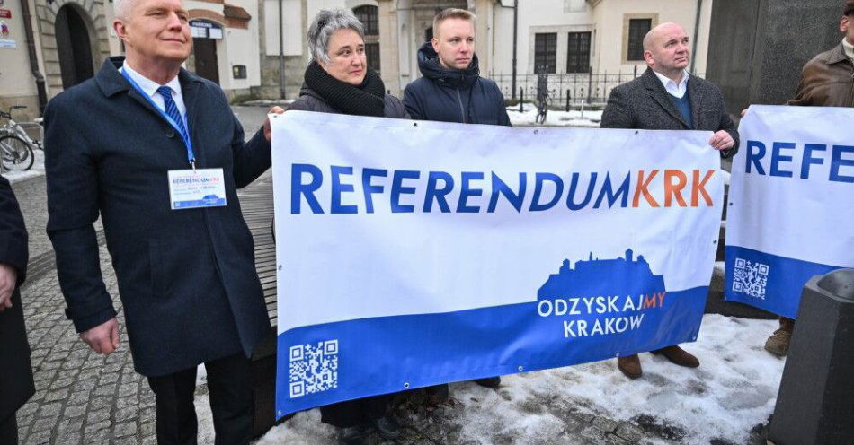 zdjęcie: Kraków: inicjatorzy odwołania Miszalskiego: nie sprawdził się. Miszalski: Krakowa nie da się kupić / Kraków, 27.01.2026. Jeden z inicjatorów referendum Piotr Kubiczek (L) podczas konferencji prasowej inicjatorów referendum ws. odwołania prezydenta Krakowa Aleksandra Miszalskiego, 27 bm. przed budynkiem Urzędu Miasta Krakowa. Do krakowskiej Delegatury Krajowego Biura Wyborczego wpłynęło powiadomienie od grupy obywateli o zamiarze przeprowadzenia referendum w sprawie odwołania prezydenta Krakowa. (jm) PAP/Art Service ***Do tego materiału zdjęciowego dostępna jest również depesza w systemie CSI, p