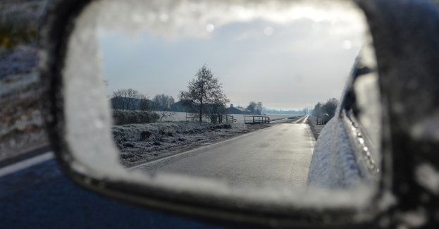 Ślisko na drogach Podkarpacia, mgły na południu kraju, śnieg na Pomorzu Zachodnim