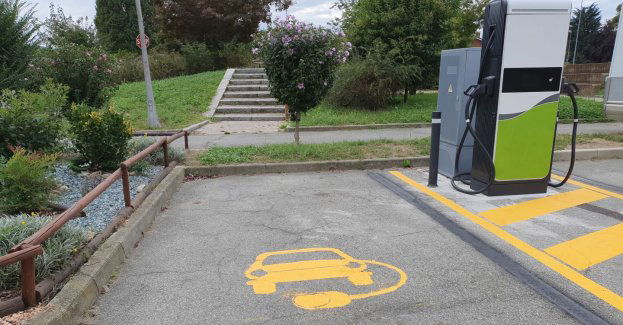 Kuria planuje stacje ładowania samochodów elektrycznych przy parafiach