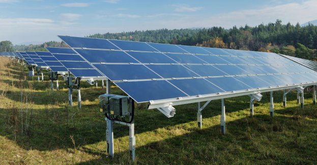 Na lotnisku im. Reymonta powstanie farma fotowoltaiczna o powierzchni 13 ha