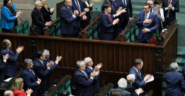 Za udzieleniem wotum zaufania rządowi Morawieckiego posłowie PiS i Kukiz15; przeciw - KO, PSL-TD, Polski2050-TD, Lewicy i Konfederacji