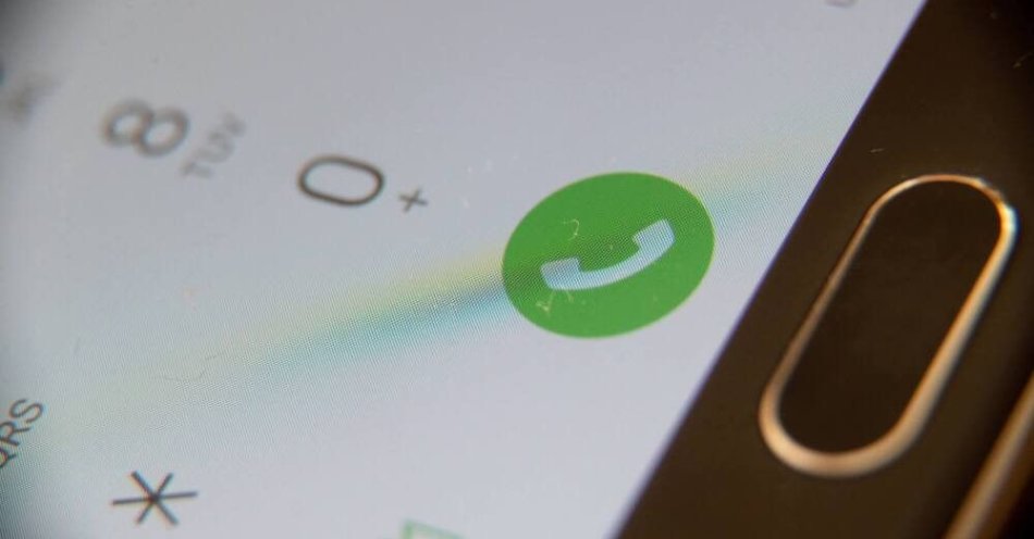 zdjęcie: 29 proc. Polaków doświadczyło próby wyłudzenia pieniędzy poprzez SMS z fałszywym linkiem / Łódź, 20.01.2021. Zdjęcie ilustracyjne. Telefon komórkowy. (gm/doro) PAP/Grzegorz Michałowski