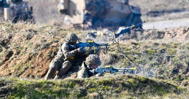 Blisko 76 proc. Polaków uważa, że obrona kraju powinna spoczywać na armii zawodowej