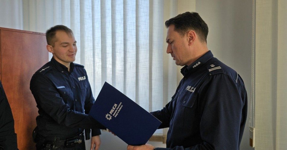 zdjęcie: Trzej policjanci z Raciborza awansowani podczas uroczystej zbiórki / fot. KPP w Raciborzu