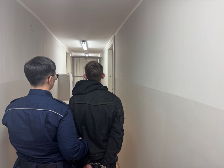 zdjęcie: Kieszonkowiec zatrzymany po kradzieży portfela w Sztumie / fot. KPP w Sztumie