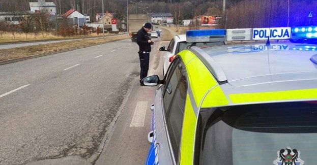 Blisko 30 dowodów rejestracyjnych odebranych podczas wczorajszej akcji policjantów ruchu drogowego pn. Stan techniczny