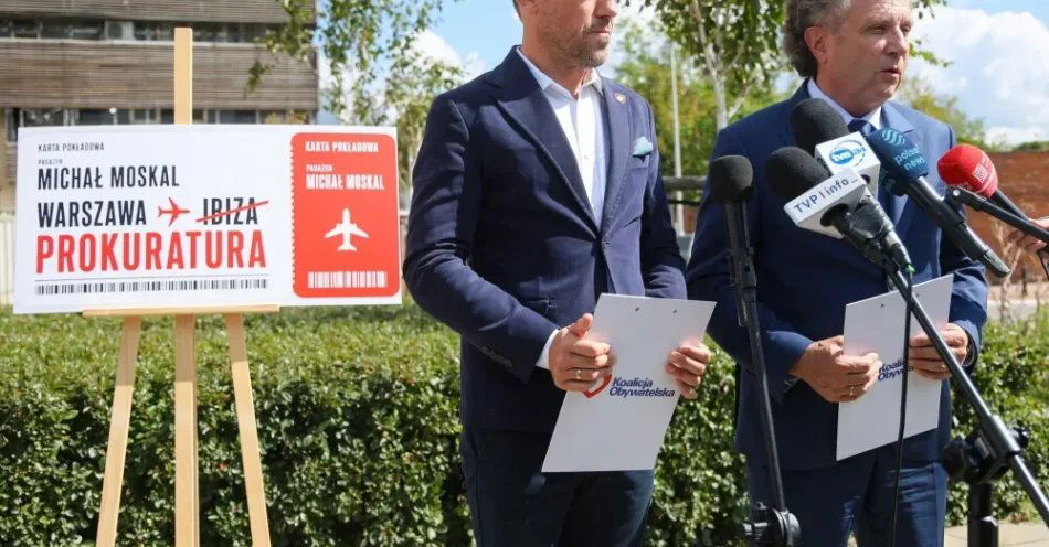 zdjęcie: Politycy KO zawiadamiają prokuraturę ws. spotkania posła Moskala z szefem Zondacrypto / Warszawa, 26.08.2026. Europoseł KO Borys Budka (L) i wiceminister funduszy i polityki regionalnej Jacek Karnowski (P) podczas konferencji prasowej przed siedzibą Prawa i Sprawiedliwości przy ul. Nowogrodzkiej w Warszawie, 26 bm. Politycy zapowiedzieli złożenie zawiadomienia o możliwości popełnienia przestępstwa przez Michała Moskala. Poseł PiS, członek sejmowej komisji cyfryzacji, innowacyjności i nowoczesnych technologii Michał Moskal spotkał się z prezesem giełdy Zondacrypto Przemysławem Krale