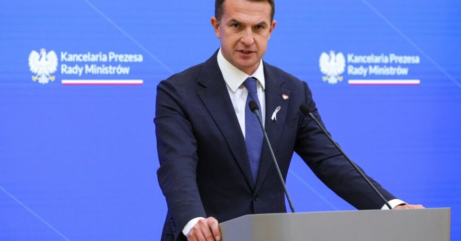 zdjęcie: Rzecznik rządu po wyroku TSUE: TK naruszył kilka zasad prawa UE i nie spełnia wymogów / Warszawa, 26.11.2025. Rzecznik rządu Adam Szłapka na konferencji prasowej po zakończeniu posiedzenia rządu w KPRM w Warszawie, 26 bm. (amb) PAP/Paweł Supernak