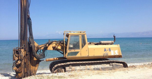 Koparka podtopiona w kanale niegocińskim