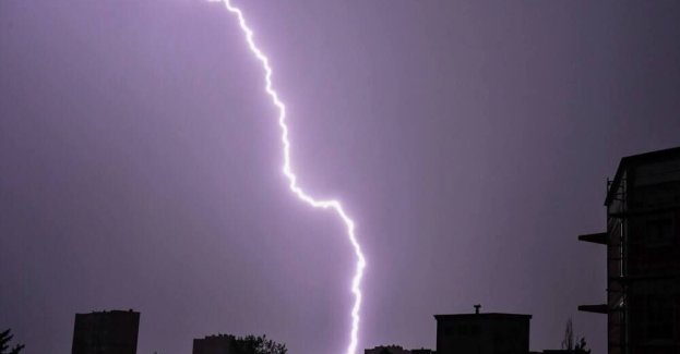 IMGW ostrzega przed burzami na południu i w centrum kraju; alert RCB